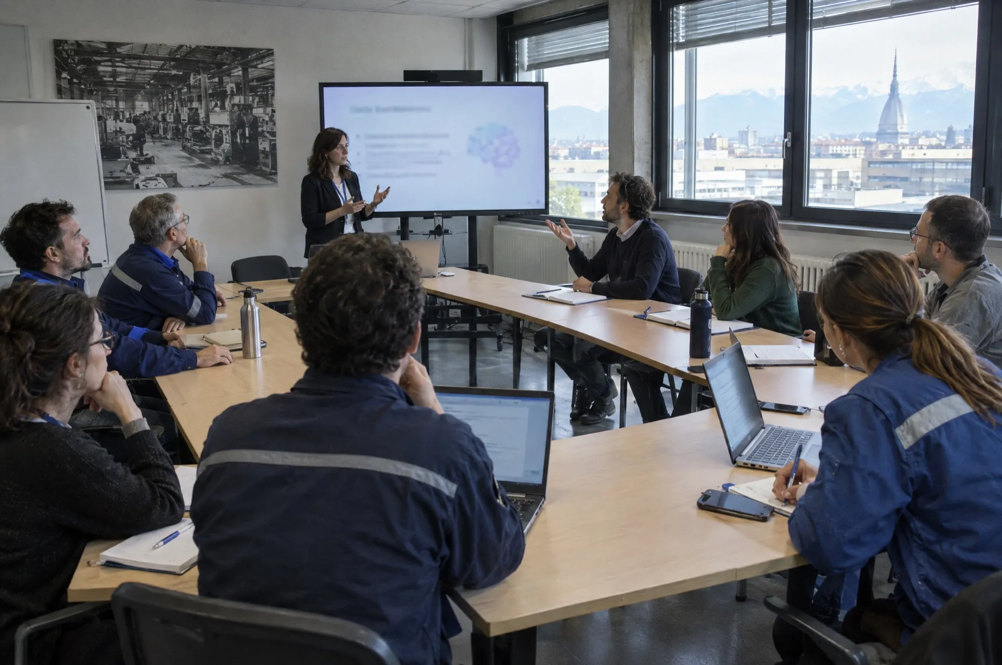 Persone in aula durante una formazione